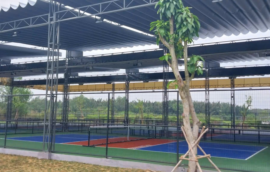 THI CÔNG MÁI XẾP SÂN PICKLEBALL LONG THÀNH